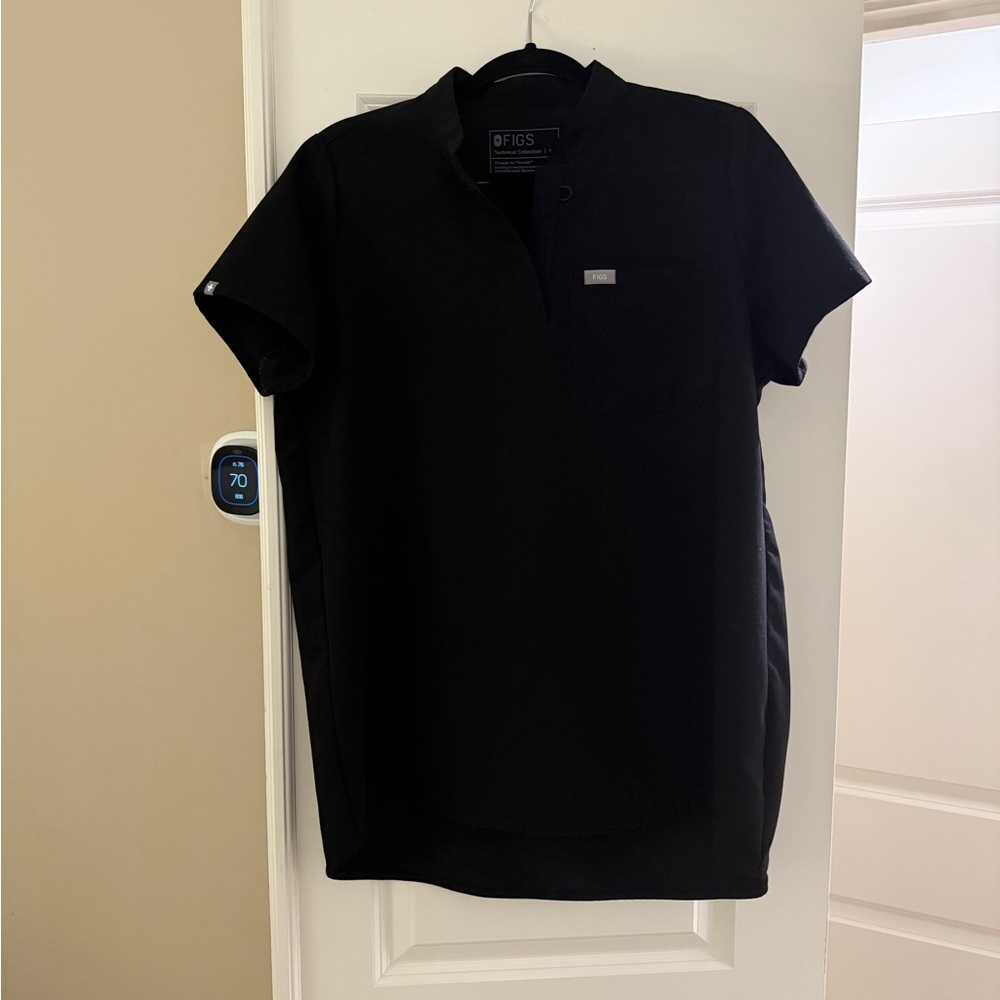 Figs Women's Black Short Sleeve Tee